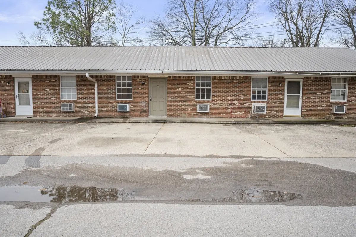 105 Walnut St #8, Clarksville, TN 37042