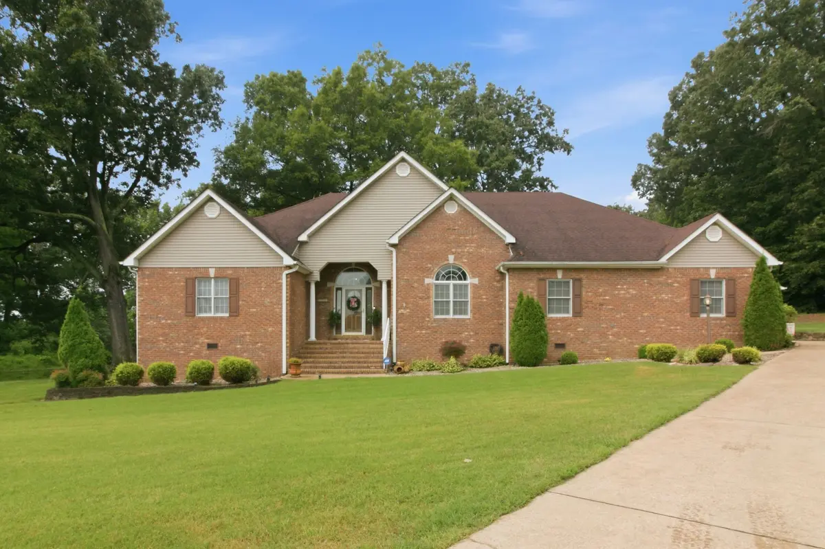 1305 Oakbrook Dr, Paris, TN 38242
