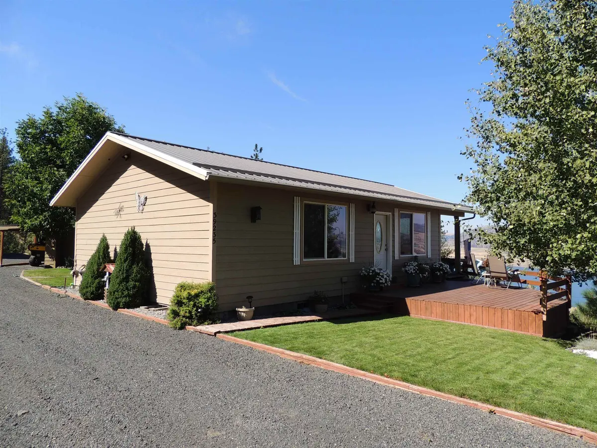 39235 Sun Ridge N, Seven Bays, WA 99122