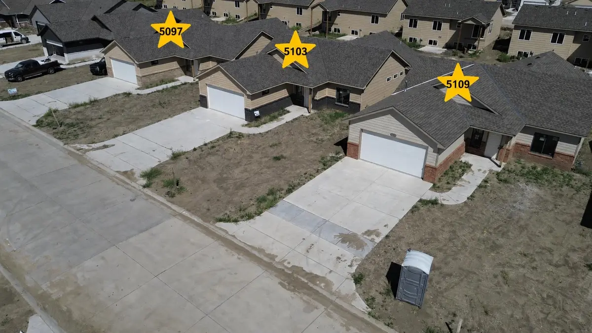 5091 N Toben Ct, Bel Aire, KS 67226