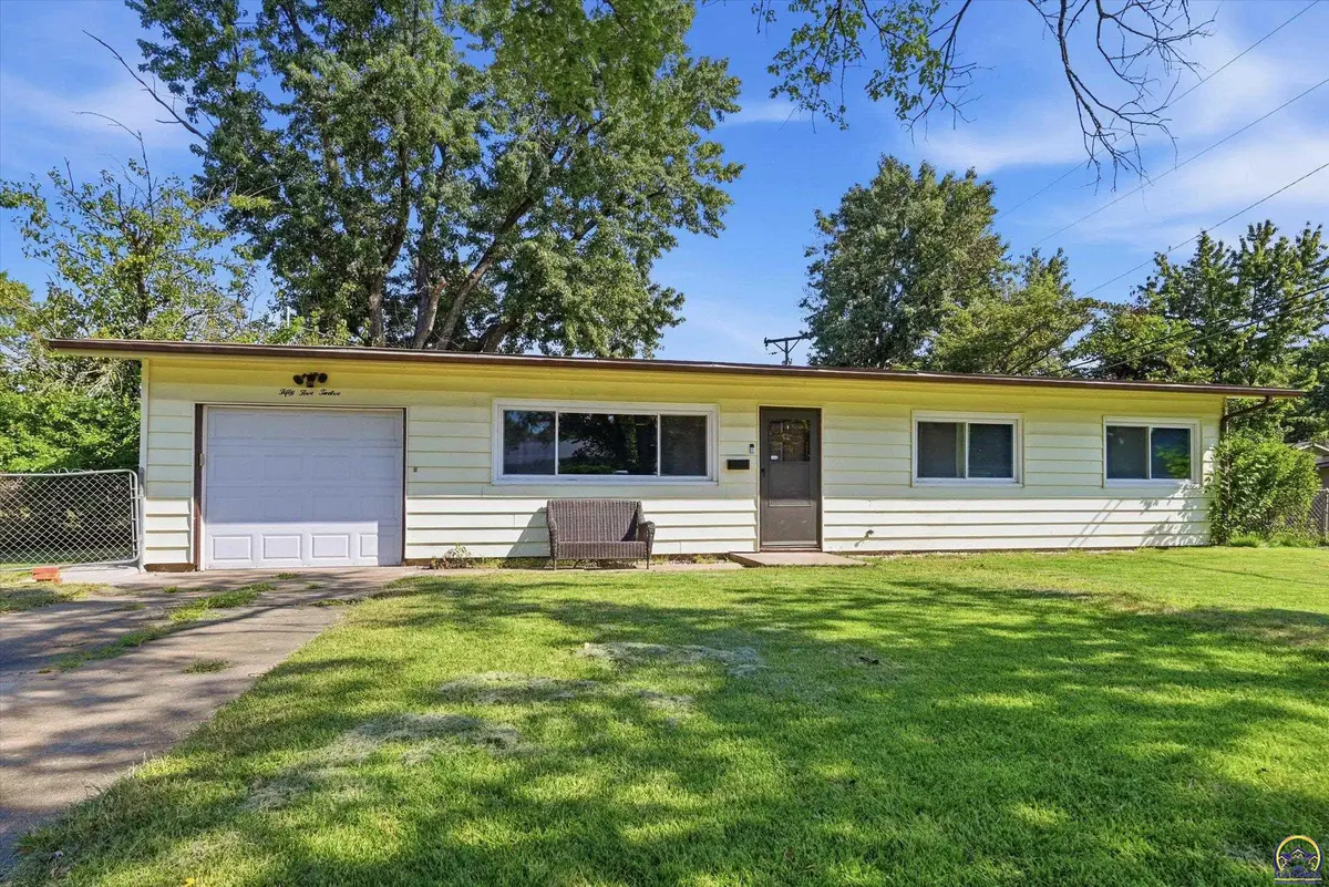 5512 SW 18th ST, Topeka, KS 66604
