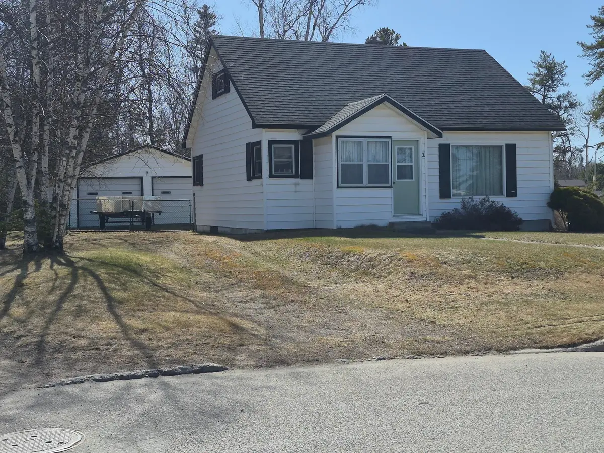 2 Laurier Ave, Terrace Bay, ON P0T 2W0