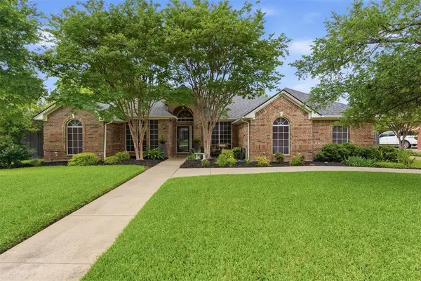 901 Dylan Court,  Burleson,  TX 76028