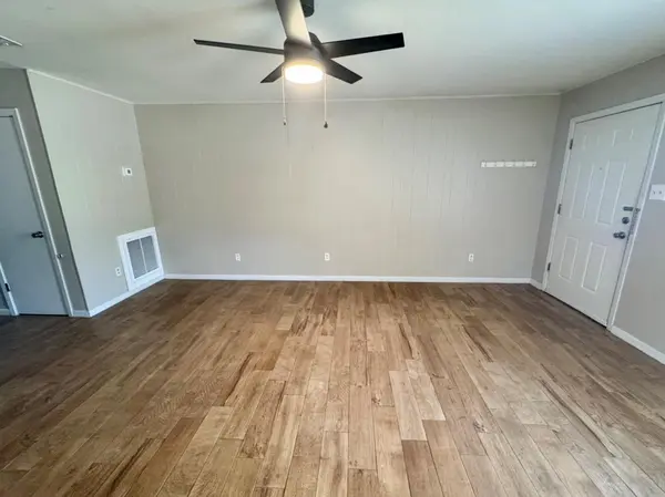 820 S Blanco ST #B, Lockhart, TX 78644