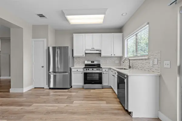 5501 S Hearsey DR, Austin, TX 78744