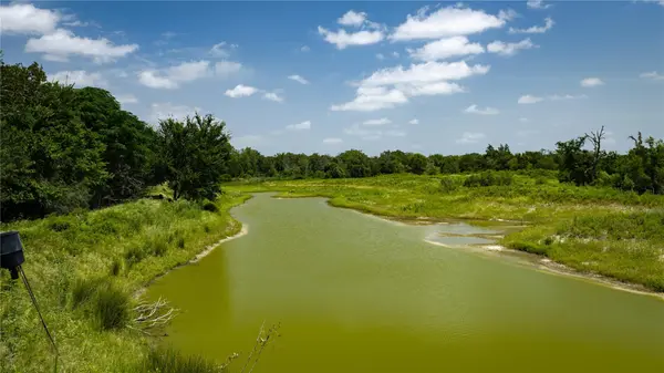 7221 W Old Lockhart RD, Muldoon, TX 78949