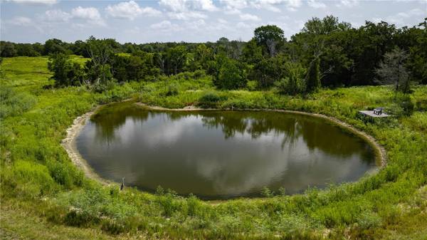 7221 W Old Lockhart RD, Muldoon, TX 78949