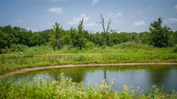 7221 W Old Lockhart RD, Muldoon, TX 78949
