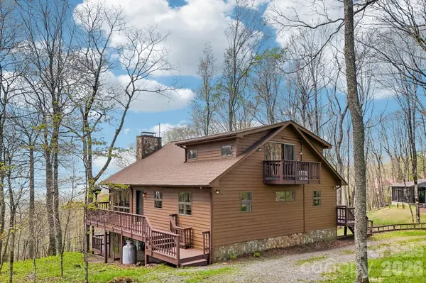 34 Wolfs Head CT, Mars Hill, NC 28754