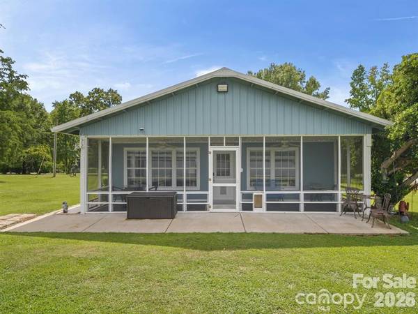 275 S Waters Edge DR, Winnsboro, SC 29180