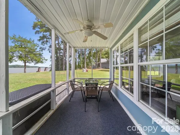275 S Waters Edge DR, Winnsboro, SC 29180