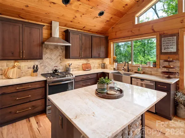 85 Iga TRL, Maggie Valley, NC 28751