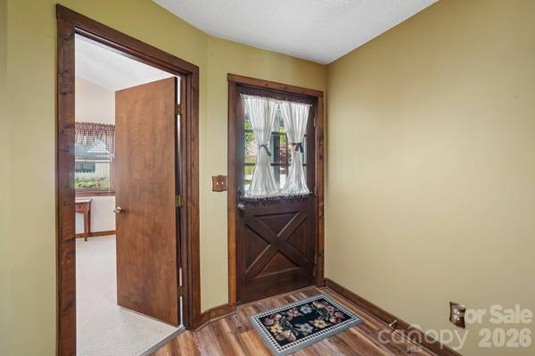 302 Eagles Nest CT S, Mars Hill, NC 28754