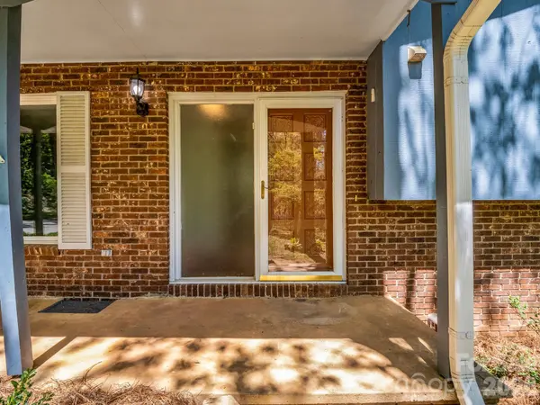 31 Firefly LN, Saluda, NC 28773