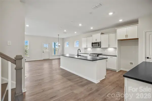 556 Cottage Garden LN, Belmont, NC 28012