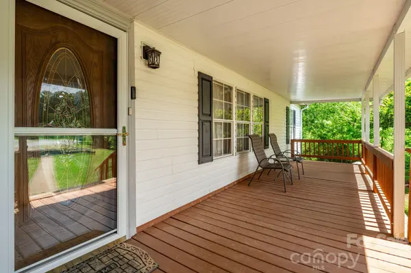 234 White Clover LN, Weaverville, NC 28787