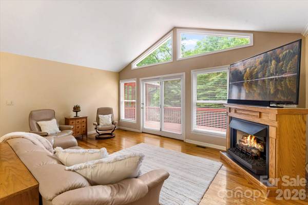 134 Valle WAY, Hendersonville, NC 28739