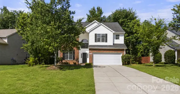 12519 Wandering Brook DR, Charlotte, NC 28273