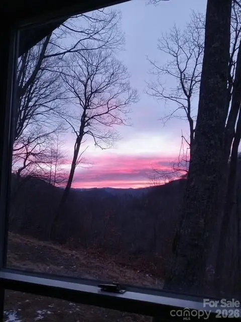 673 Chestnut LN, Mars Hill, NC 28754