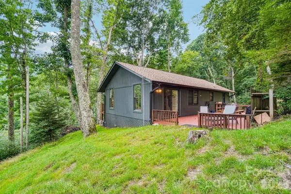 673 Chestnut LN, Mars Hill, NC 28754