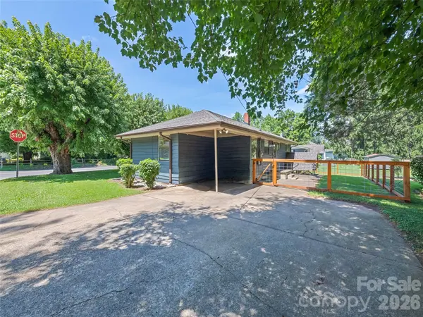 713 Brown AVE, Waynesville, NC 28786