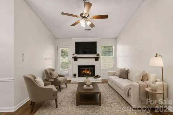 2208 Pinebrook CIR, Charlotte, NC 28208