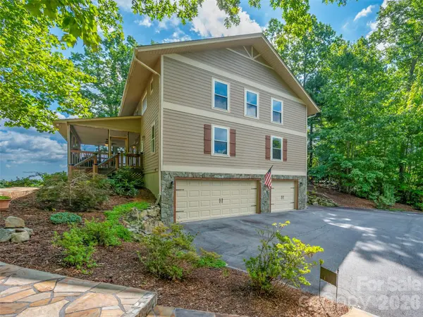 837 Big Raven LN, Saluda, NC 28773