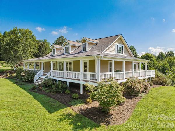 34 Ridge Glen LN, Leicester, NC 28748