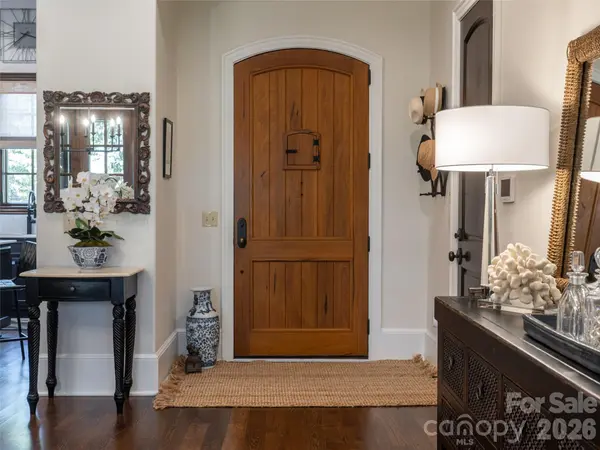 16 Village Oak DR, Arden, NC 28704