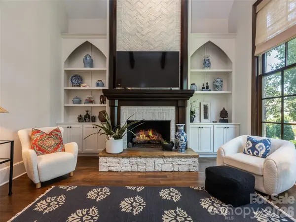 16 Village Oak DR, Arden, NC 28704