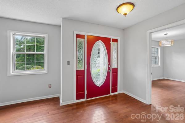 506 Fox Hollow LN, Mills River, NC 28759