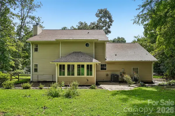 506 Fox Hollow LN, Mills River, NC 28759