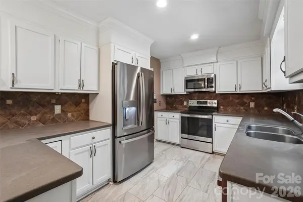 506 Fox Hollow LN, Mills River, NC 28759