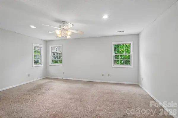 506 Fox Hollow LN, Mills River, NC 28759