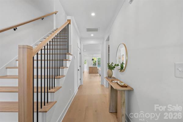 2900 Dogwood AVE, Charlotte, NC 28206
