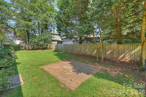 1323 Carolyn DR, Charlotte, NC 28205