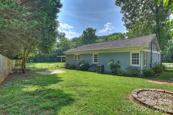 1323 Carolyn DR, Charlotte, NC 28205