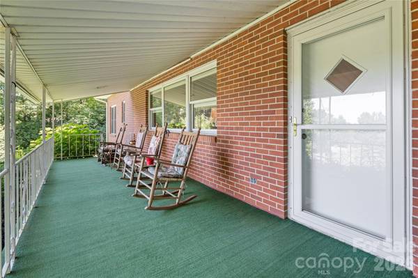 106 Holly LN, Brevard, NC 28712