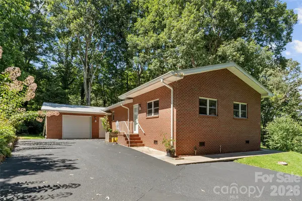 106 Holly LN, Brevard, NC 28712