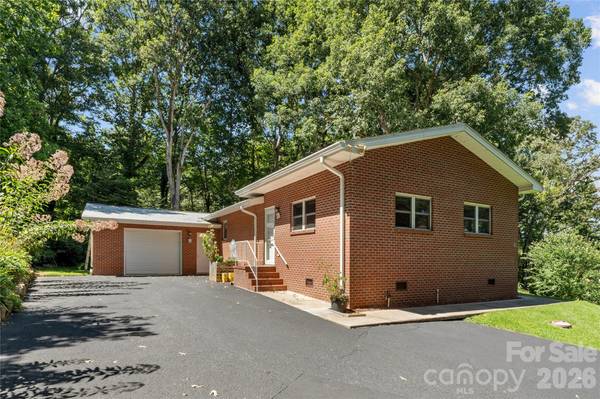106 Holly LN, Brevard, NC 28712