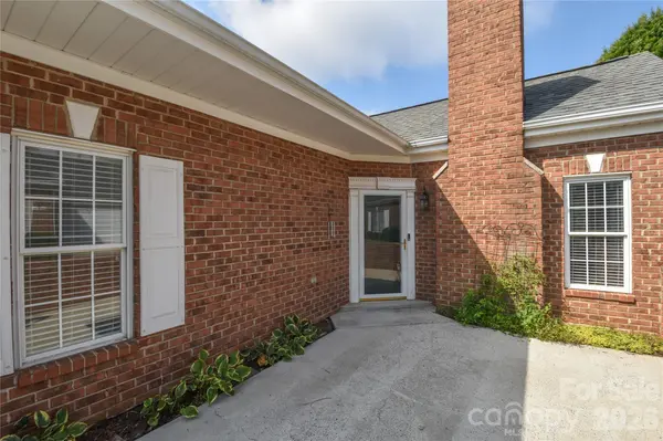 8332 Highland Glen DR, Charlotte, NC 28269