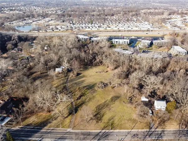 5908 N Broadway ST, Gladstone, MO 64118