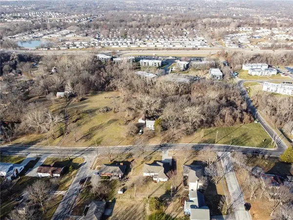 5908 N Broadway ST, Gladstone, MO 64118