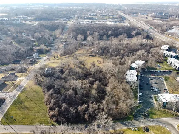 5908 N Broadway ST, Gladstone, MO 64118