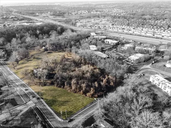 5908 N Broadway ST, Gladstone, MO 64118