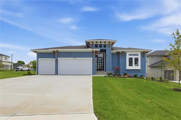 22005 W 99th TER, Lenexa, KS 66220