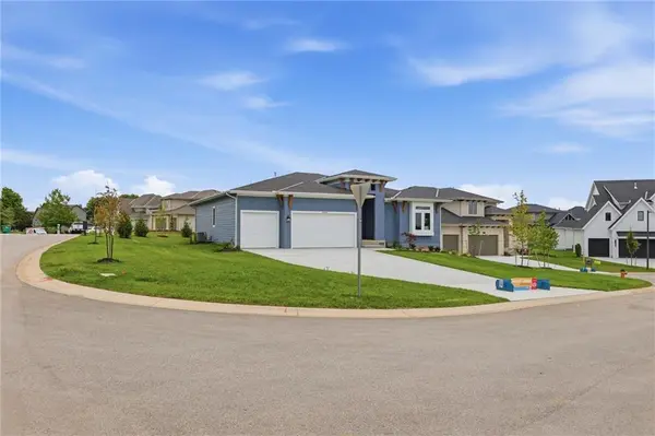 22005 W 99th TER, Lenexa, KS 66220