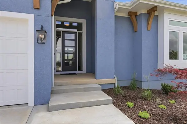 22005 W 99th TER, Lenexa, KS 66220