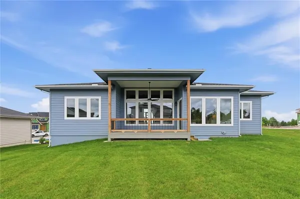 22005 W 99th TER, Lenexa, KS 66220