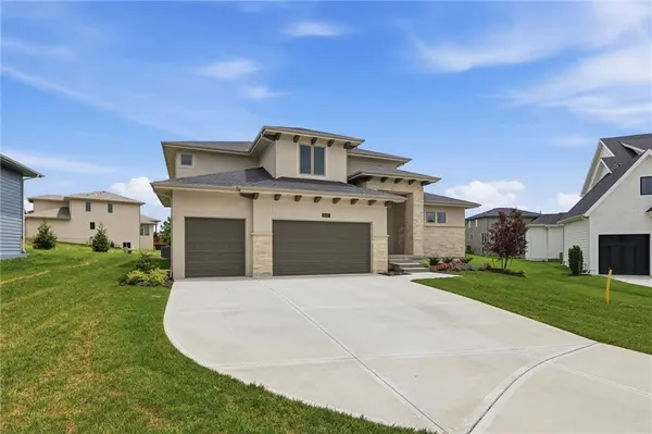 22017 W 99th TER, Lenexa, KS 66220